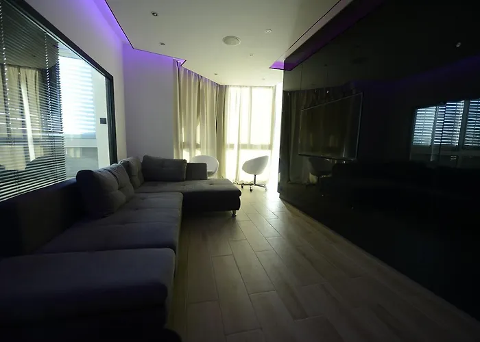 Luxury Apartment - 1335